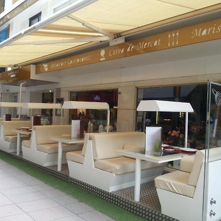 A Casa Canut Hotel Gastronomic Les Escaldes Dış mekan fotoğraf A café in the station