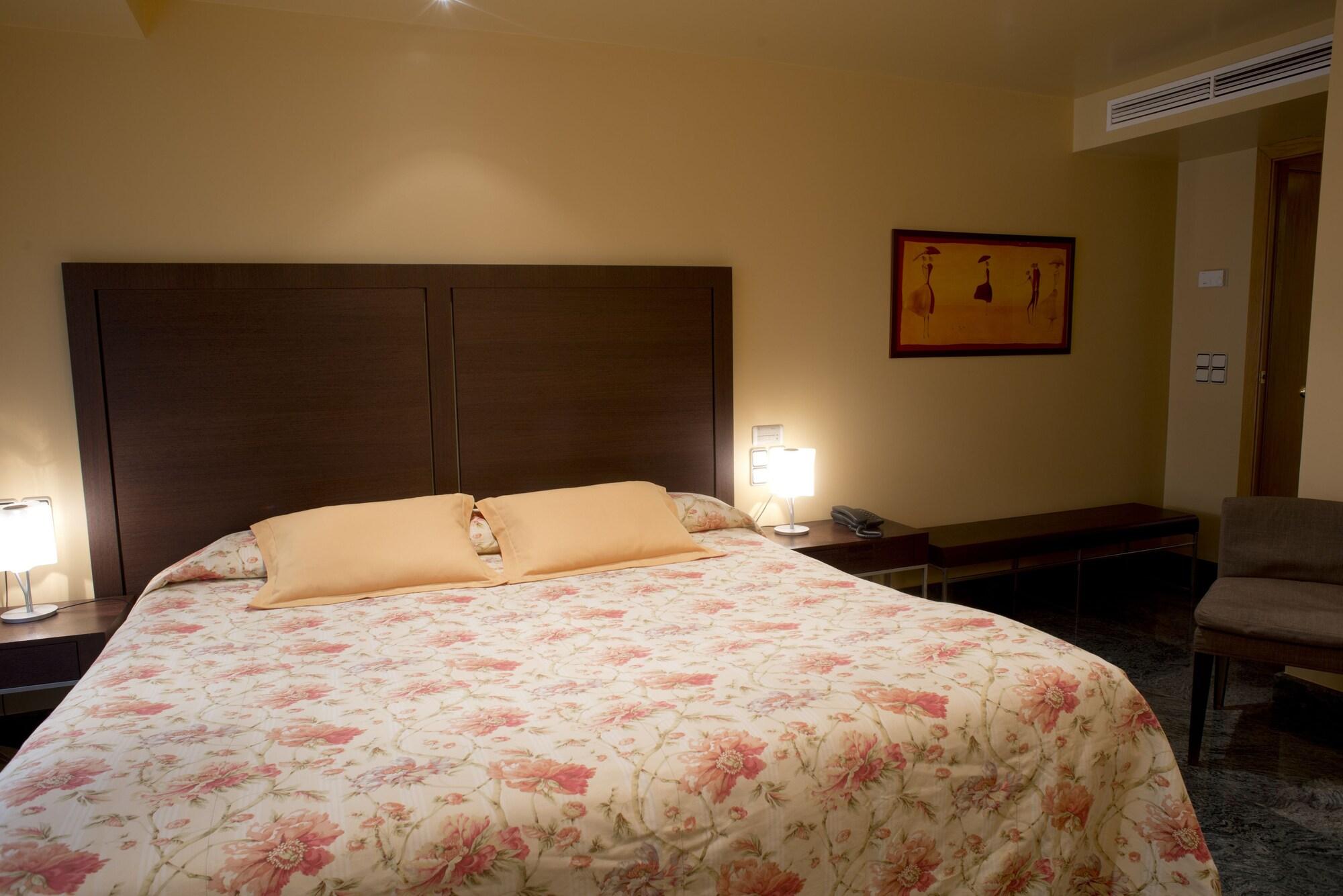 A Casa Canut Hotel Gastronomic Les Escaldes Dış mekan fotoğraf A bedroom at the hotel