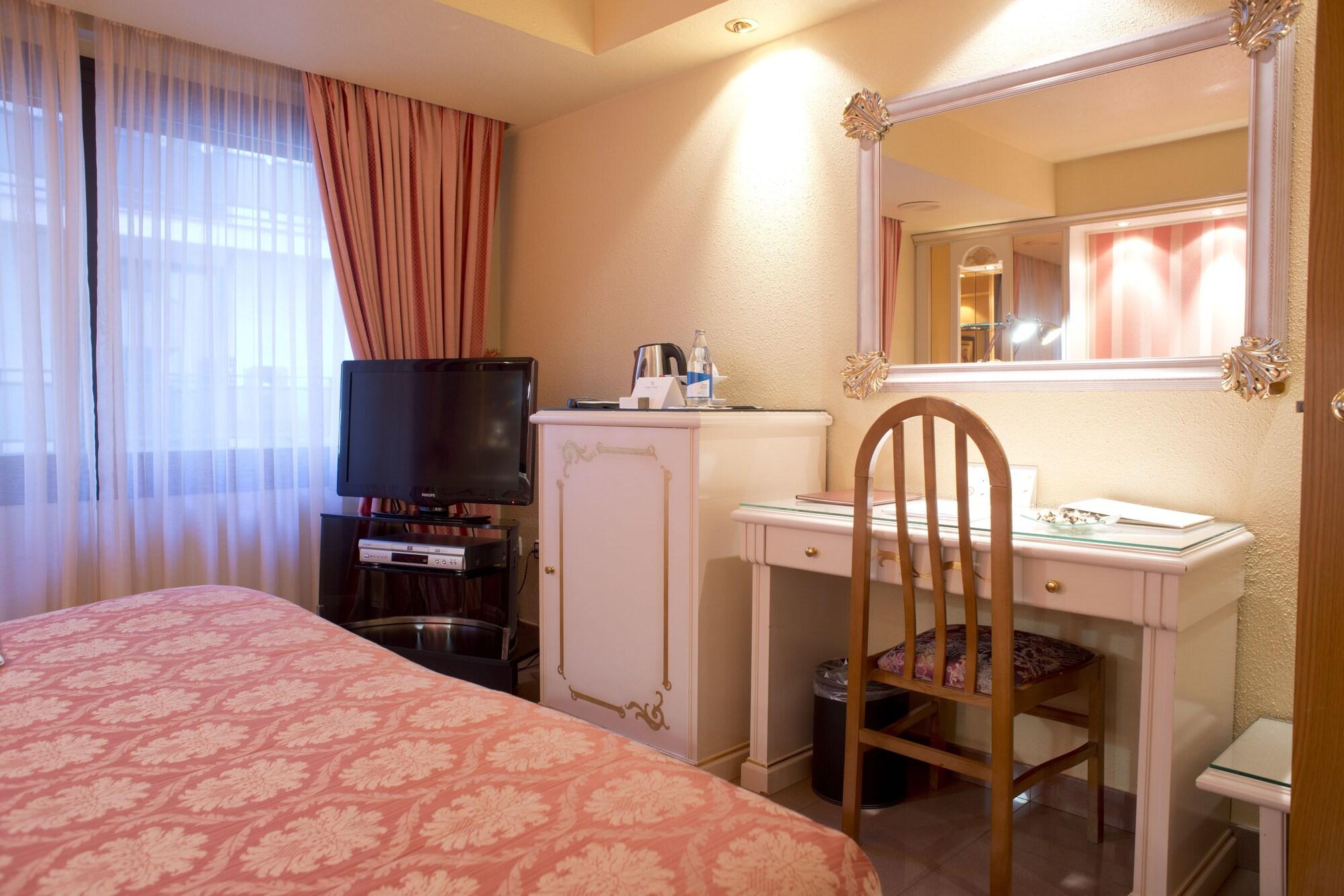A Casa Canut Hotel Gastronomic Les Escaldes Dış mekan fotoğraf A room at the hotel