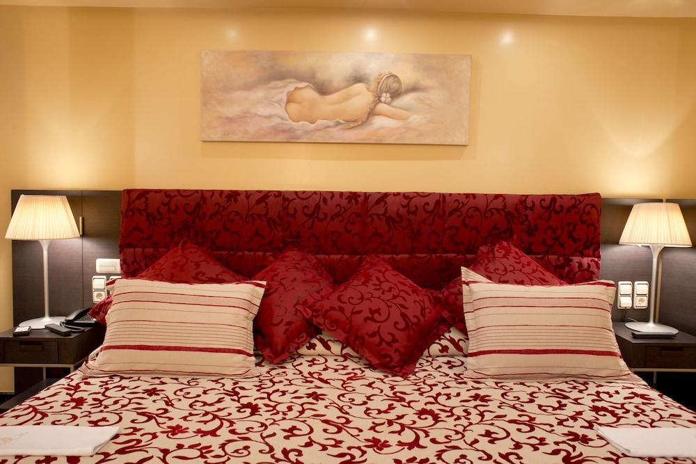 A Casa Canut Hotel Gastronomic Les Escaldes Dış mekan fotoğraf A room at the hotel