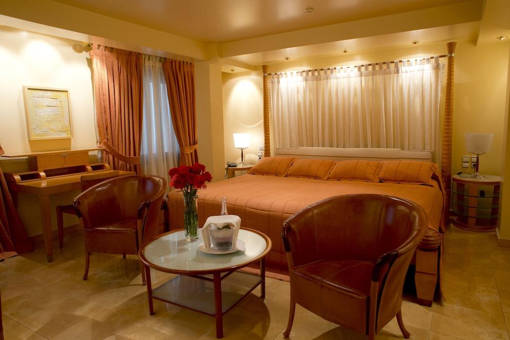 A Casa Canut Hotel Gastronomic Les Escaldes Dış mekan fotoğraf A suite at the Four Seasons Hotel, Bangkok