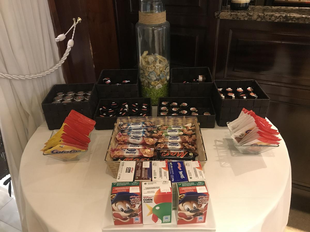 A Casa Canut Hotel Gastronomic Les Escaldes Dış mekan fotoğraf A selection of Swiss International's inflight snacks