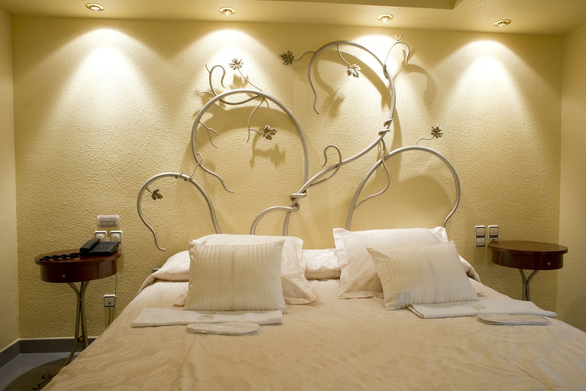 A Casa Canut Hotel Gastronomic Les Escaldes Dış mekan fotoğraf A room at the hotel